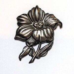 Sterling Silver Floral 1940s brooch with HB maker's mark.